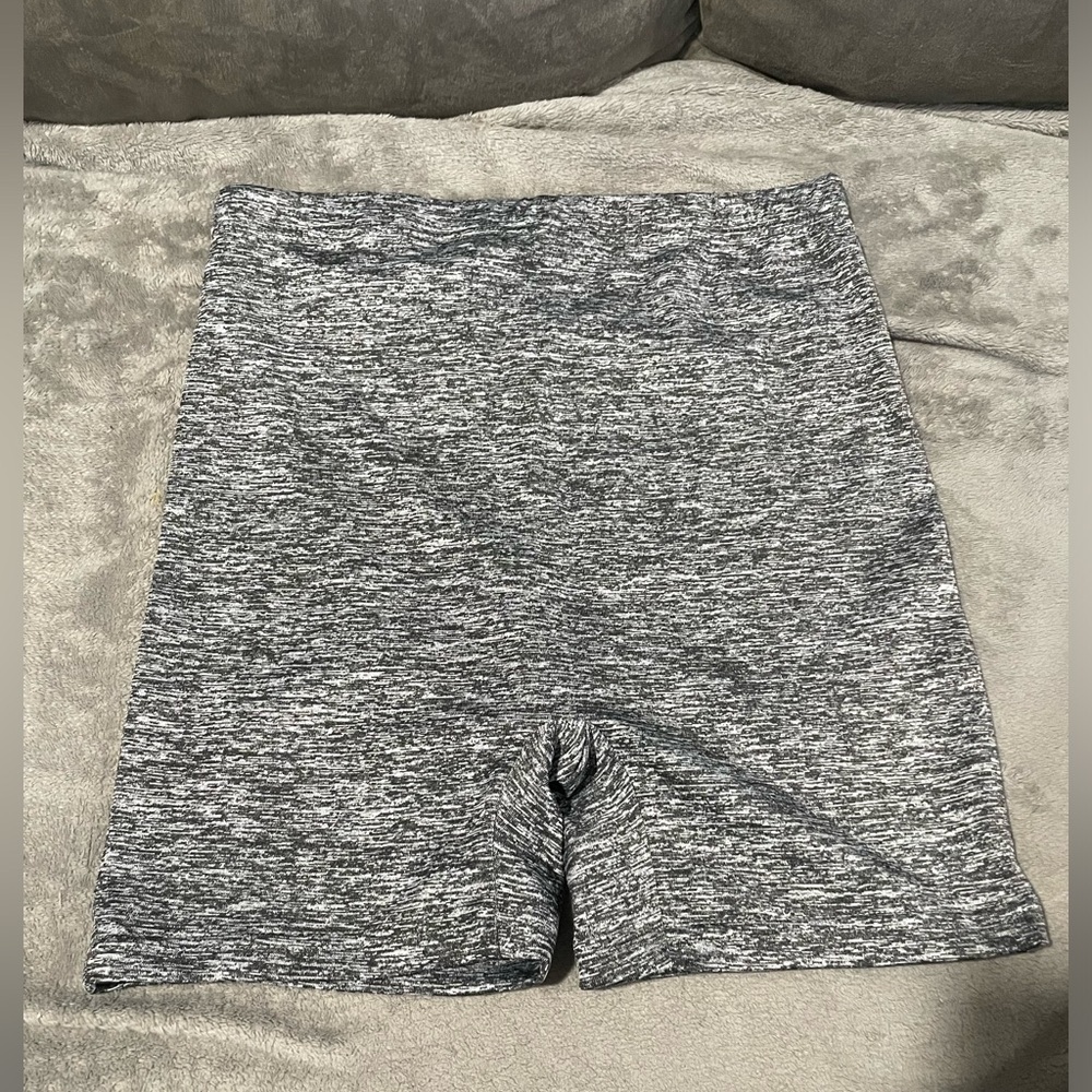 Grey Stretchy Shorts 🩶